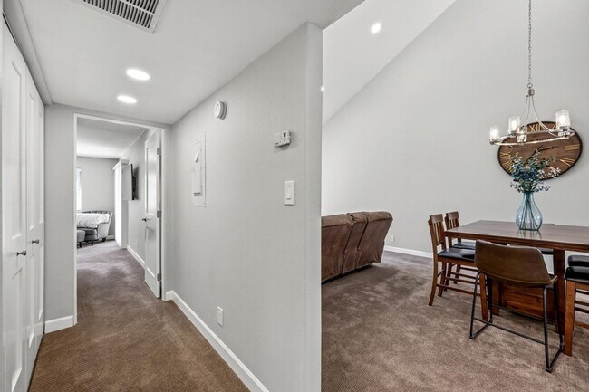 Building Photo - 7340 N Vía Camello Del Norte