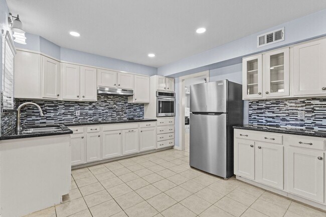 Building Photo - 218 W Williamson Ave