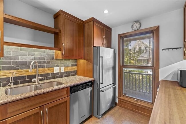 Building Photo - 718 Filbert St