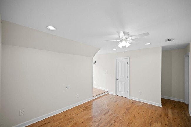 Building Photo - 11750 Village Green Dr