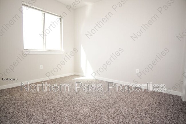 Building Photo - 10161 Red Vly