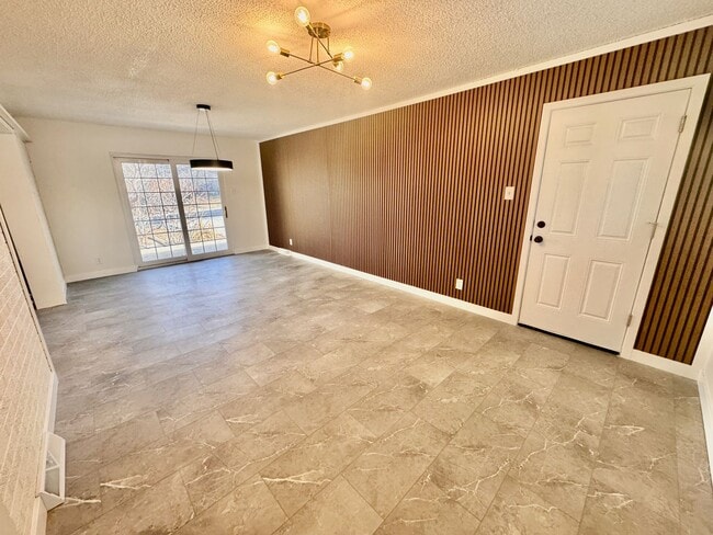 Building Photo - 417 S Owens St