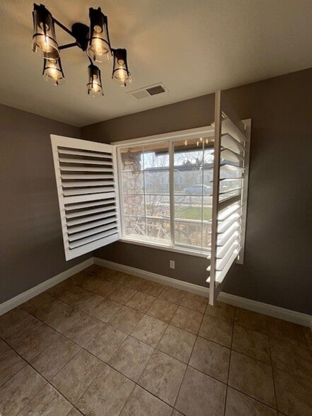 Building Photo - 402 N Amador St