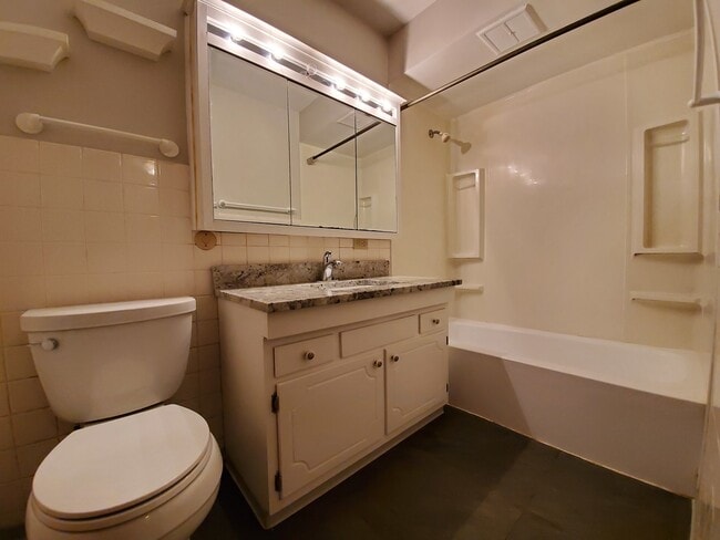 Building Photo - 7234 W North Ave