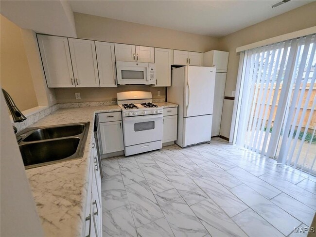 Building Photo - 263 Spencer Pl