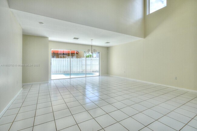 Building Photo - 9965 SW 155th Ct