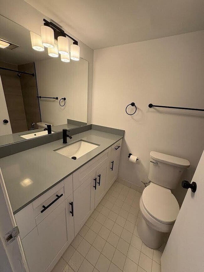 Building Photo - 1204 Bahama Bend
