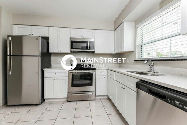 Building Photo - 3 Bedroom Pet-Friendly Home in ALTAMONTE SPRINGS, FL with Main Street Renewal