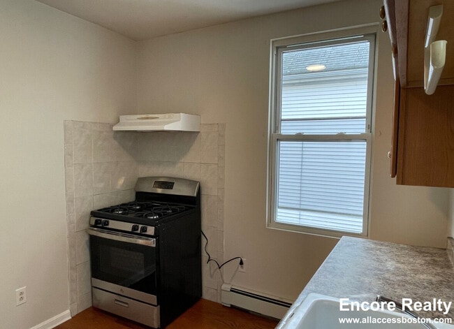 Building Photo - 75 Putnam St