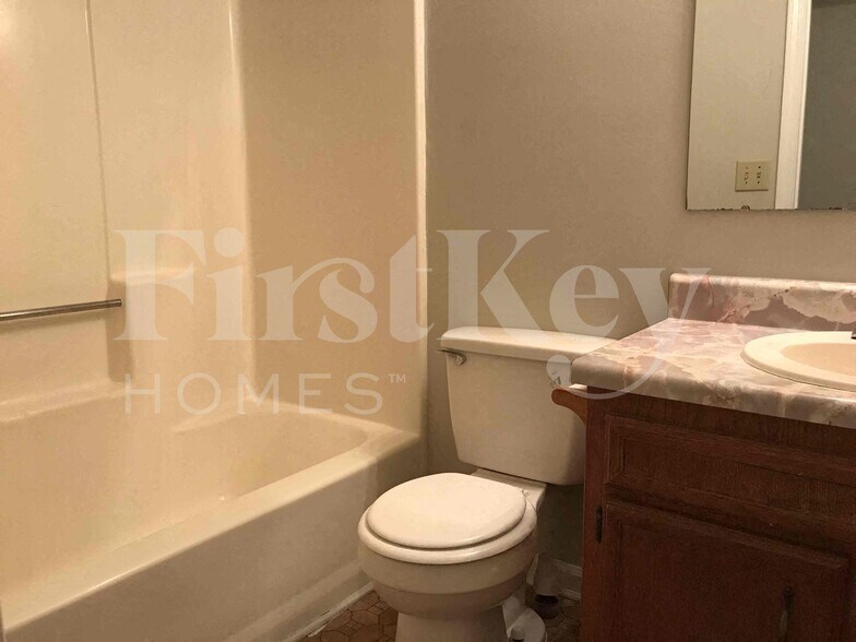 Building Photo - 1201 Creekwood Cove