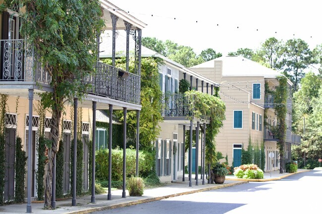 Building Photo - The French Quarter