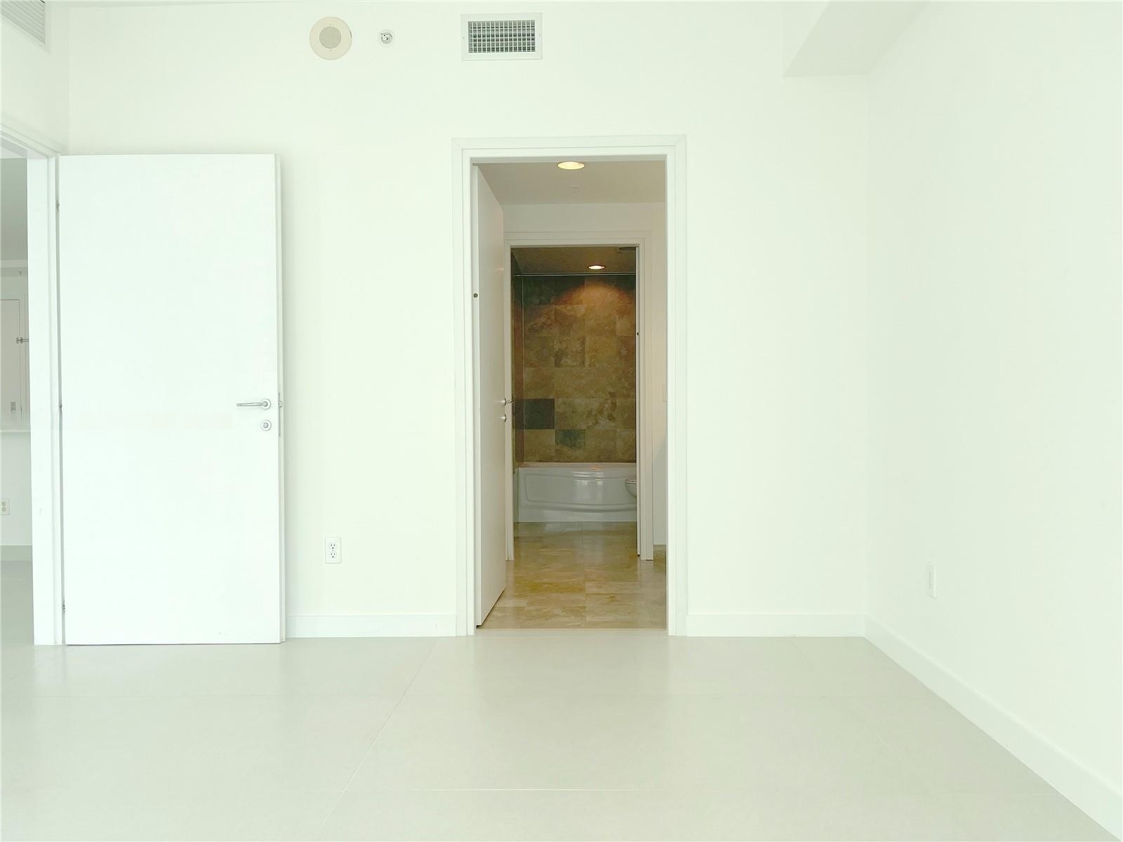 Building Photo - 300 S Biscayne Blvd