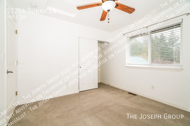 Building Photo - 32214 Sunny Ln