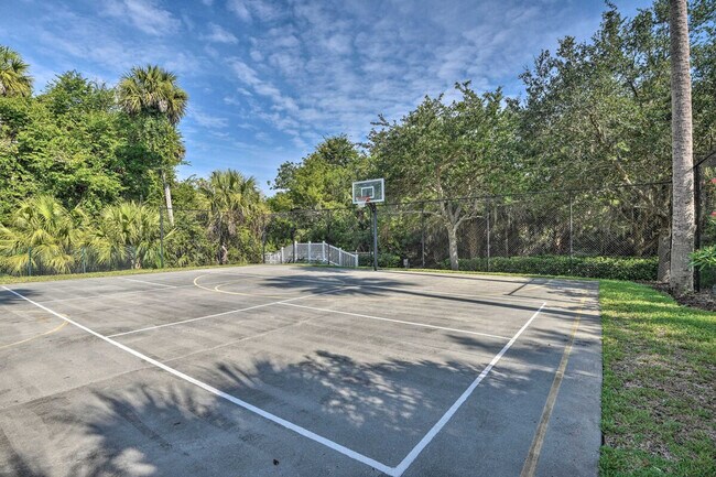Building Photo - 400 Canopy Walk Ln