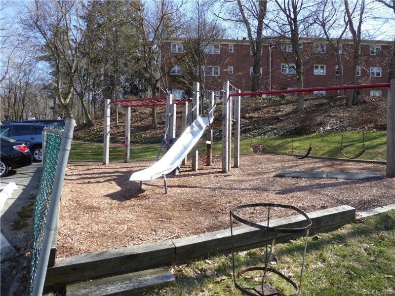 Building Photo - 140 N Broadway