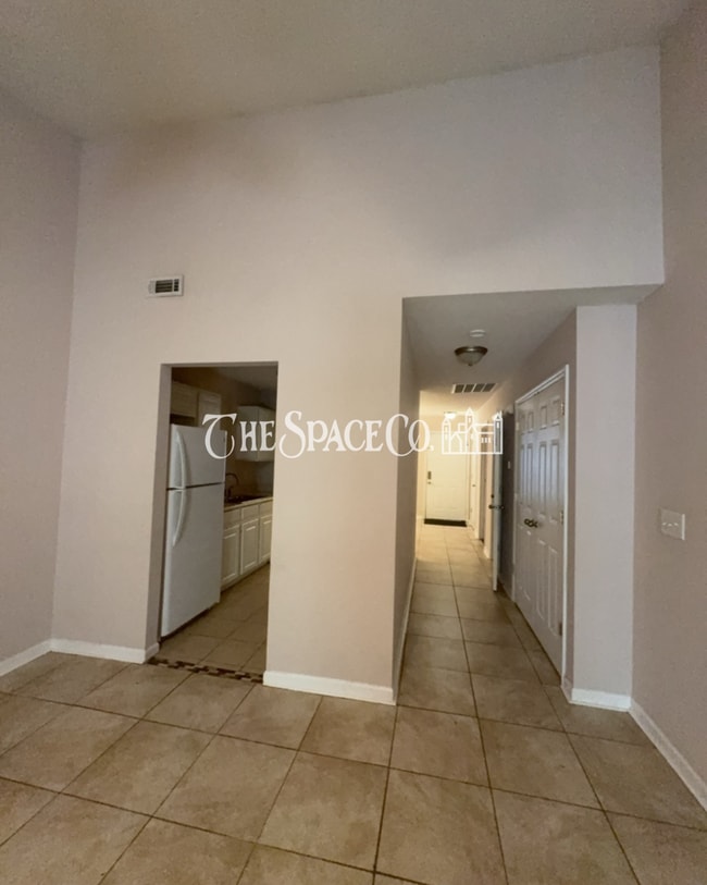 Building Photo - "Charming 2-Bedroom Retreat with 2 Full Baths on Vermont Road!"