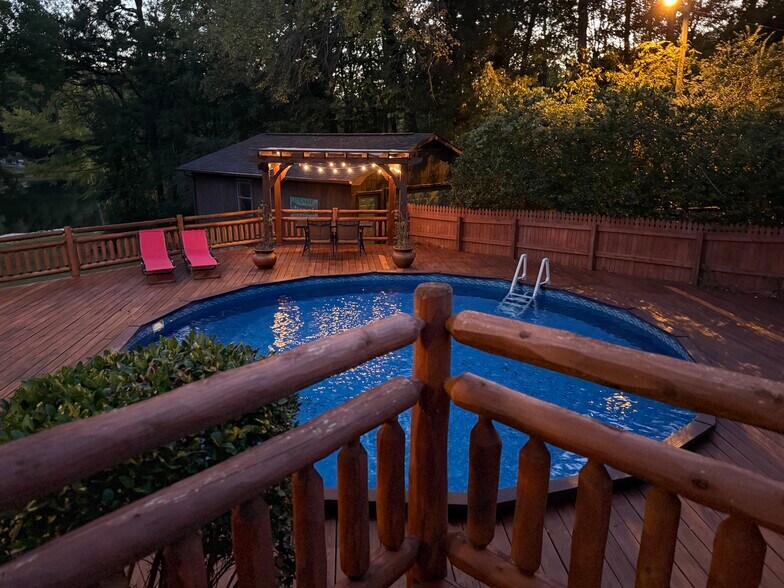 Pergola & Pool - 1011 Lake Shore Dr