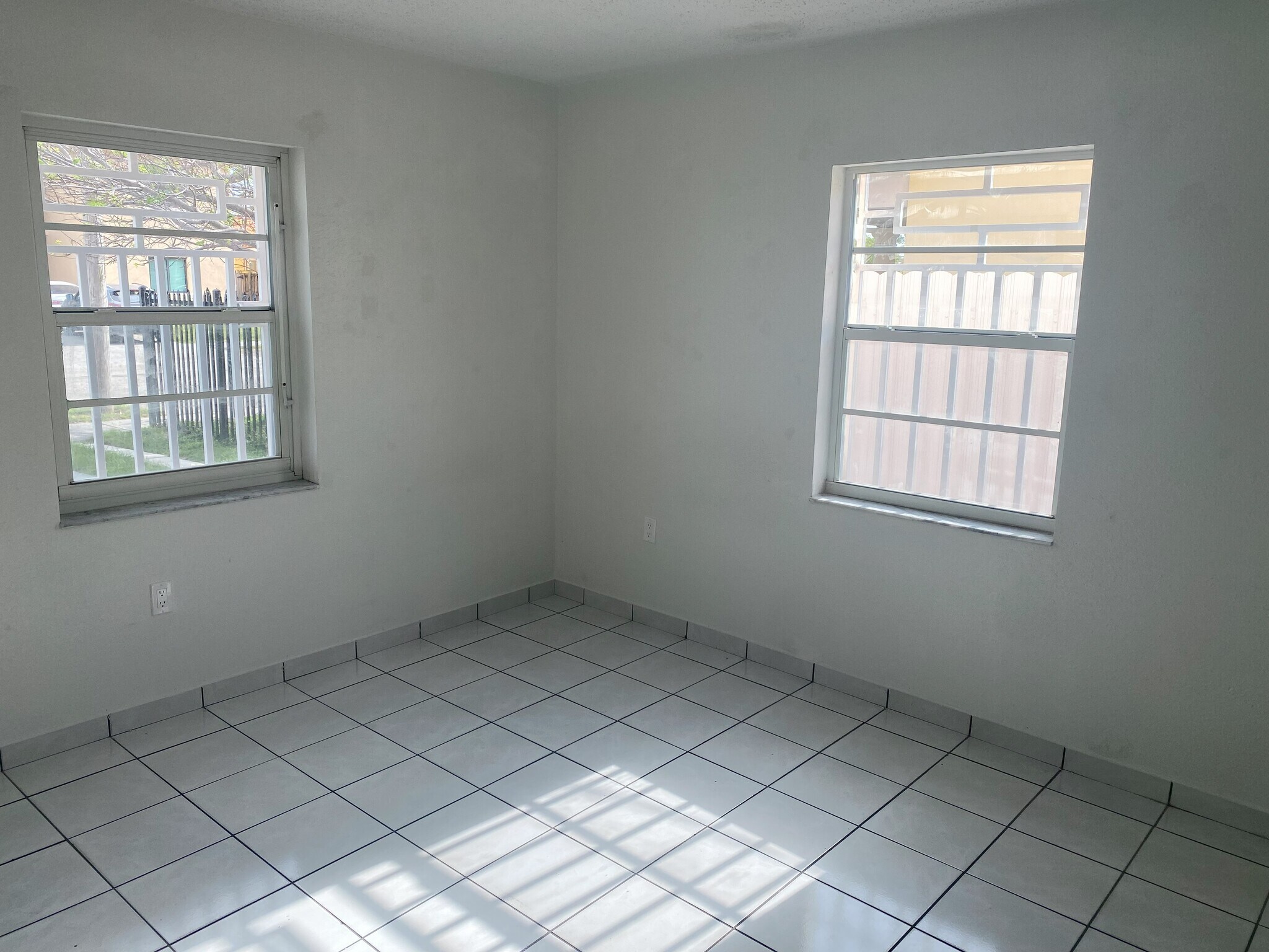 Building Photo - 4782 NW Flagler Ter