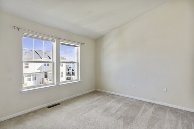 Building Photo - 18 Chillingham Ct