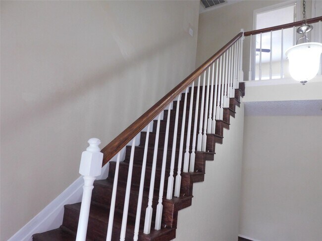 Building Photo - 3303 Rimrock Dr