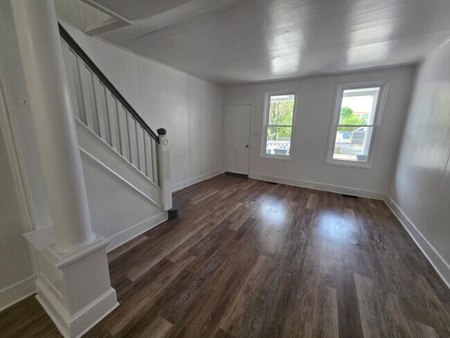 Building Photo - 1615 Lancaster Ave