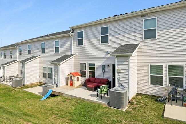Building Photo - Beautifully maintained and now available as a rental for the very first time!
