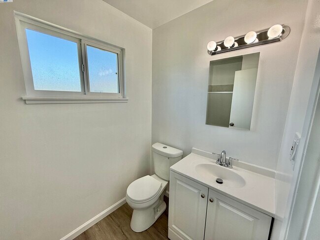 Building Photo - 809 Coburn Ct