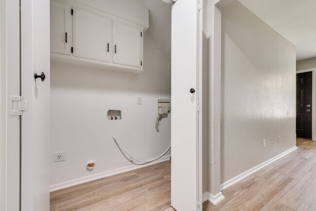 Building Photo - Completely Remodeled Triplex Unit 2 bed 1....
