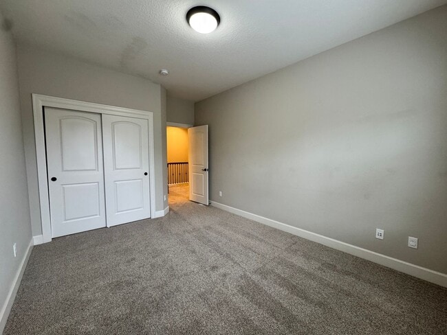 Building Photo - FOR RENT UNFURNISHED: Beautifully maintained 2015 Noyes-built home, 5 bed, 3 bath, 2 car garage w...