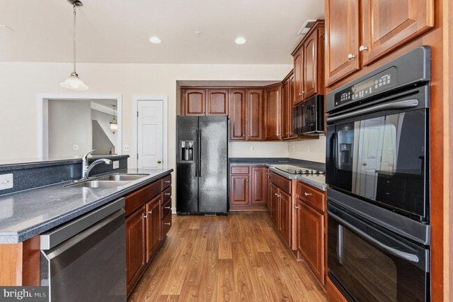 Building Photo - 325 Munahan Cir