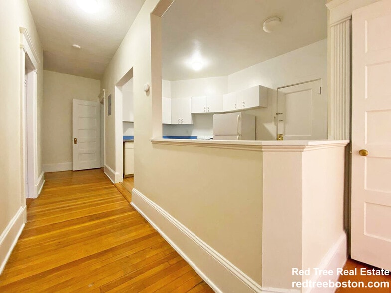 Building Photo - 1589 Beacon St
