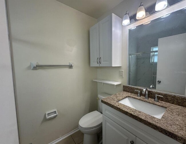 Building Photo - 5439 Kenwood Dr