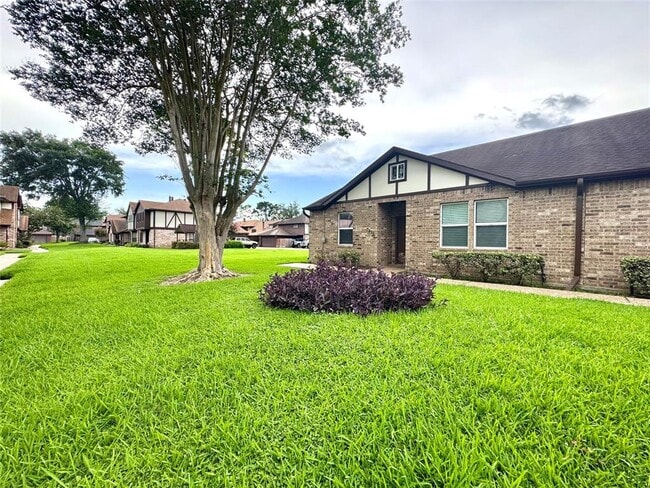 Primary Photo - 3811 Vista Rd