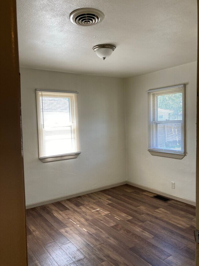 Building Photo - 4207-4205 8th St