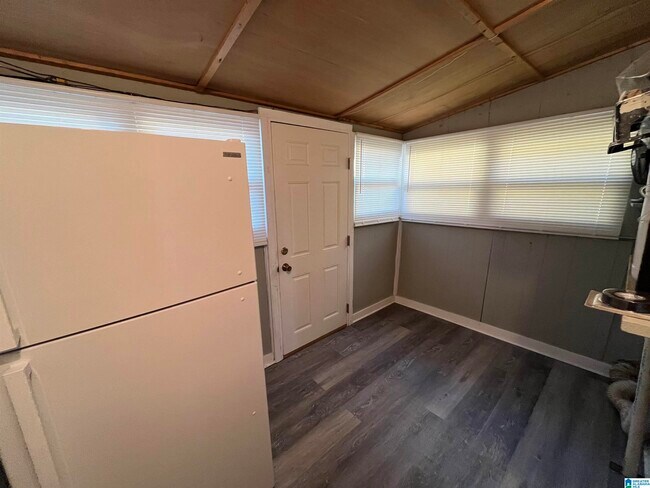 Building Photo - 624 4th Ct W