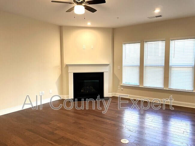 Building Photo - 502 Cooper Ln