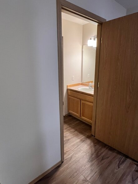 Building Photo - 5473 Glenridge Way