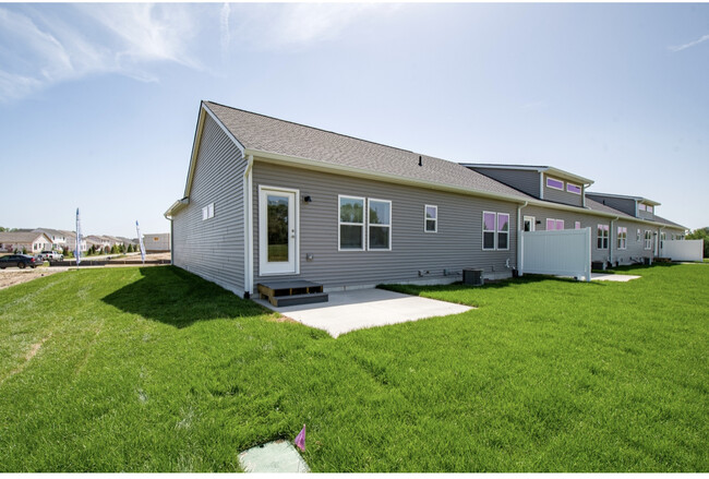 Building Photo - 25 Percy Dr