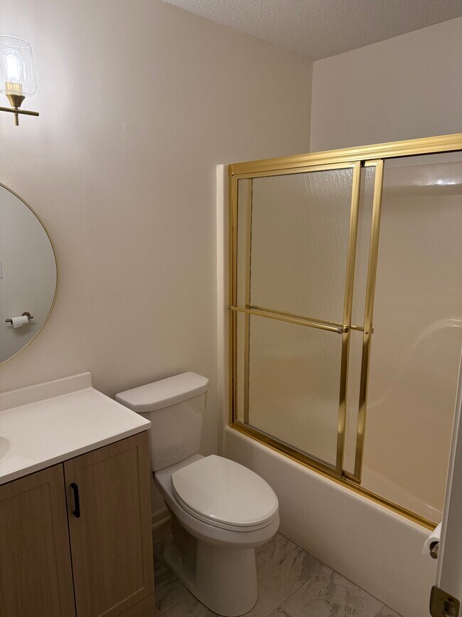 Building Photo - 1109 Chadwick Dr