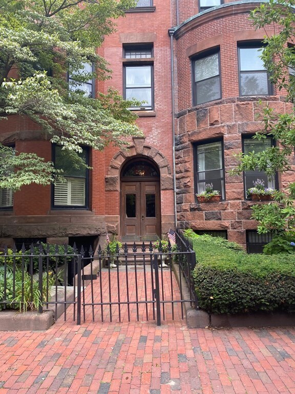 Building Photo - 259 Marlborough St