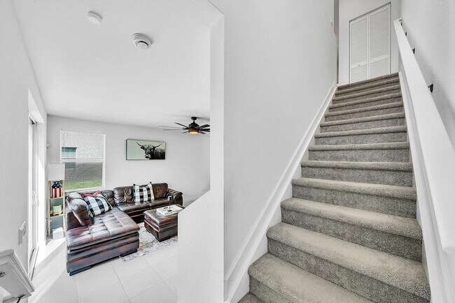 Building Photo - 235 SE Woodbark St