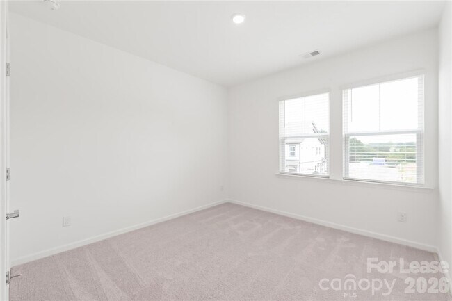 Building Photo - 302 Silver Fleet Dr