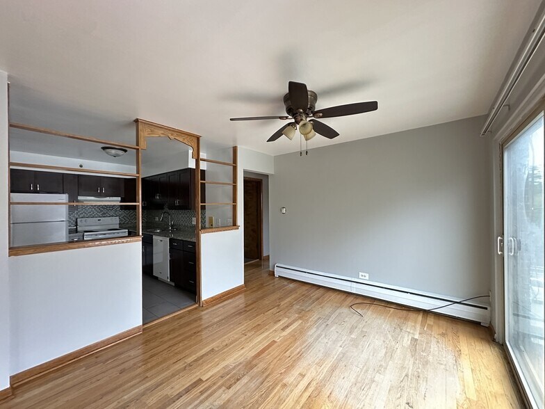 Building Photo - 1026 S River Rd