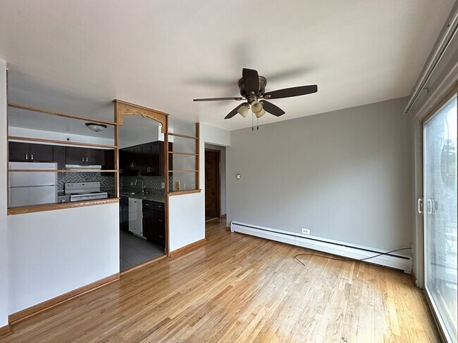 Building Photo - 1026 S River Rd