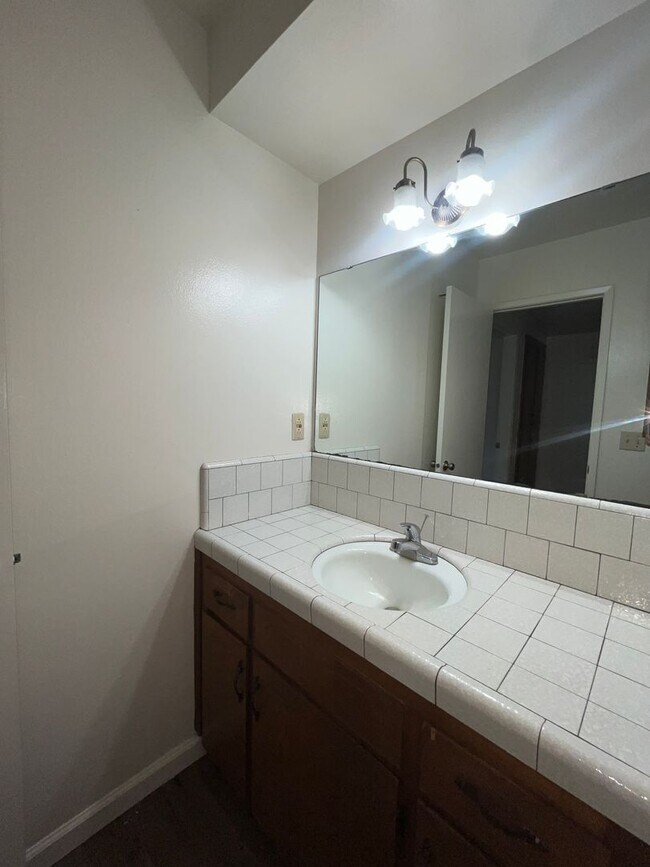 Building Photo - 4056