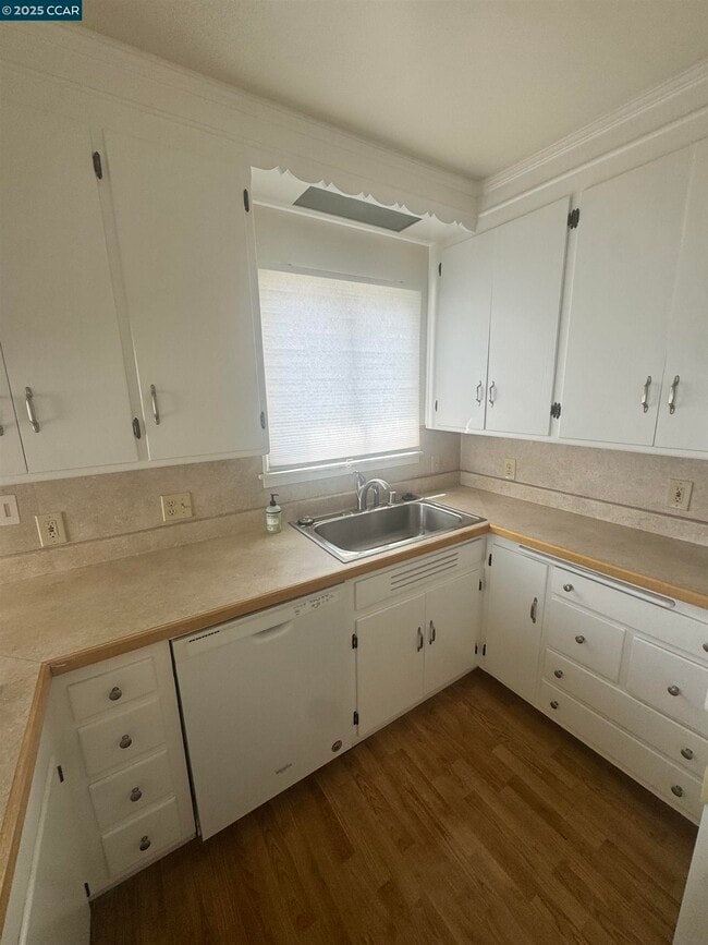 Building Photo - 674 Maud Ave