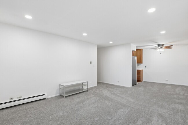 Building Photo - 1375 Rebecca Dr