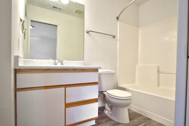 Building Photo - Beautiful 2 bedroom 2 bathroom apartment available in July 2026