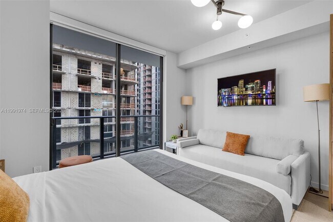 Building Photo - 11 NE 6th St