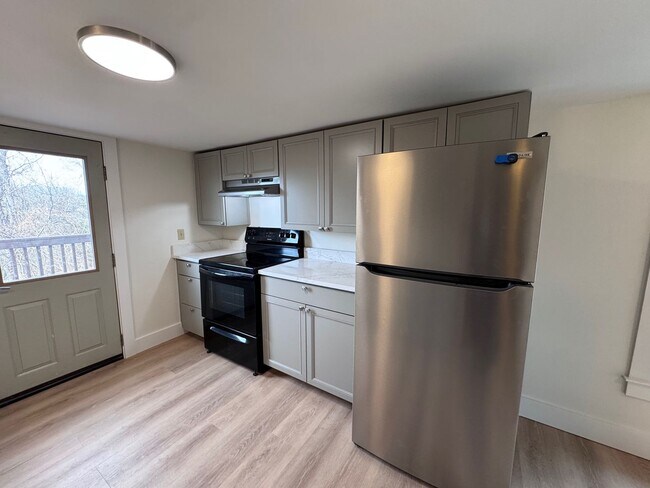 Building Photo - Woodfin - 1920's Cottage